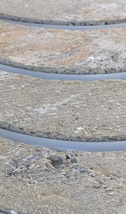 utólagos padlófűtés csövei betonba fektetetve